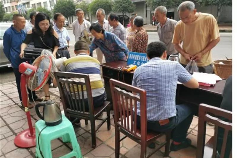 宣漢職業中專學校赴下八鎮開展信息技術咨詢服務，助力精準脫貧攻堅